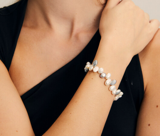 bracelet with cultured pearls